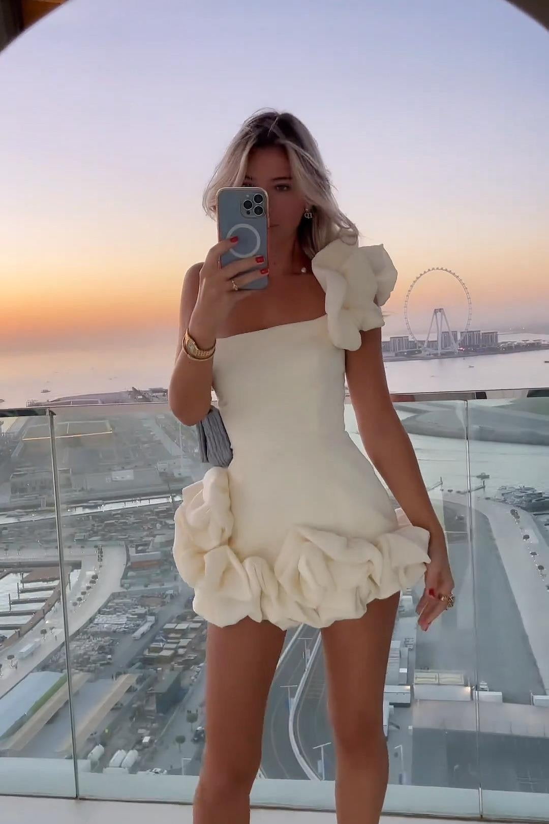 gerüschtes One-Shoulder Kleid