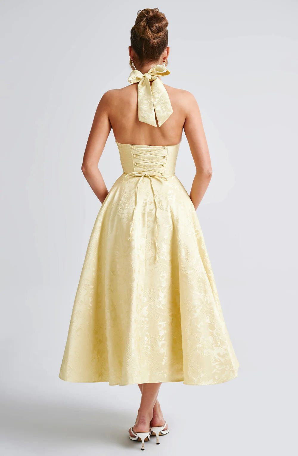 buttergelbes Midi Kleid mit V-Ausschnitt