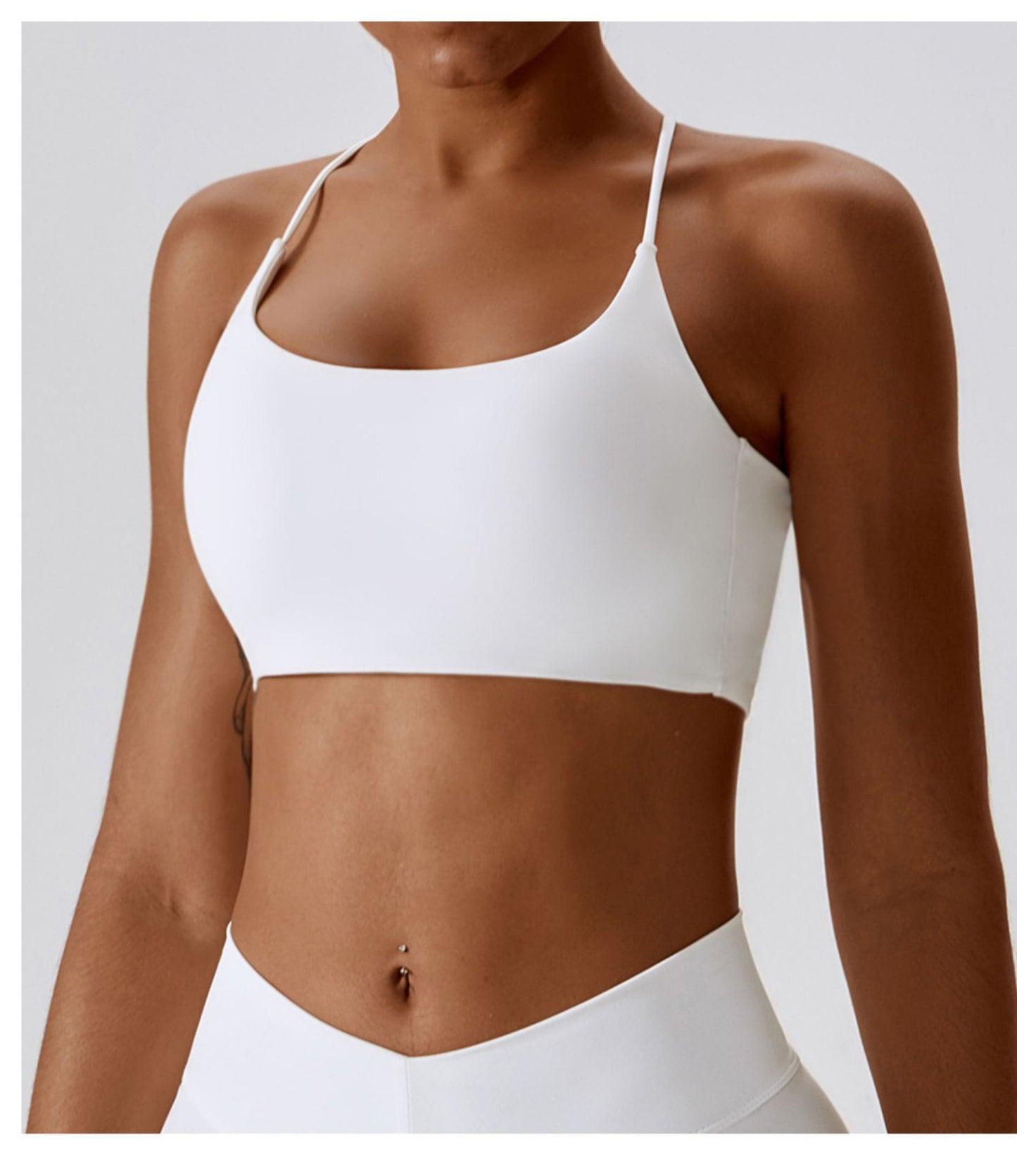 kurzes Fitness Set - rückenfreies gekreuztes Crop Top